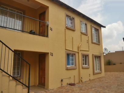 2 Bedroom Simplex for Sale For Sale in Wilgeheuwel  - Home Sell - MR27338