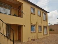 2 Bedroom 1 Bathroom Simplex for Sale for sale in Wilgeheuwel 