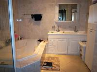 Main Bathroom - 11 square meters of property in Selection park