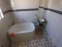 Bathroom 2 - 6 square meters of property in Windmill Park