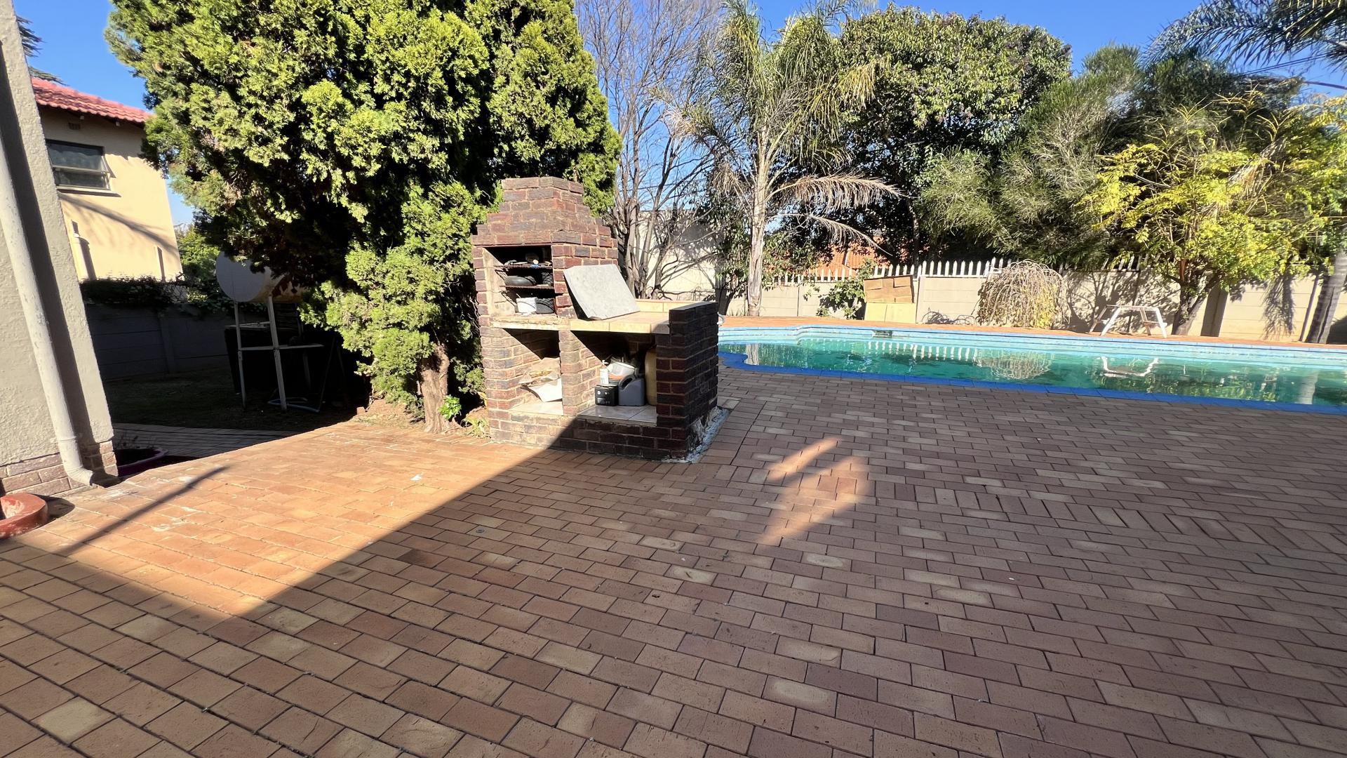 Swimming Pool of property in Winchester Hills