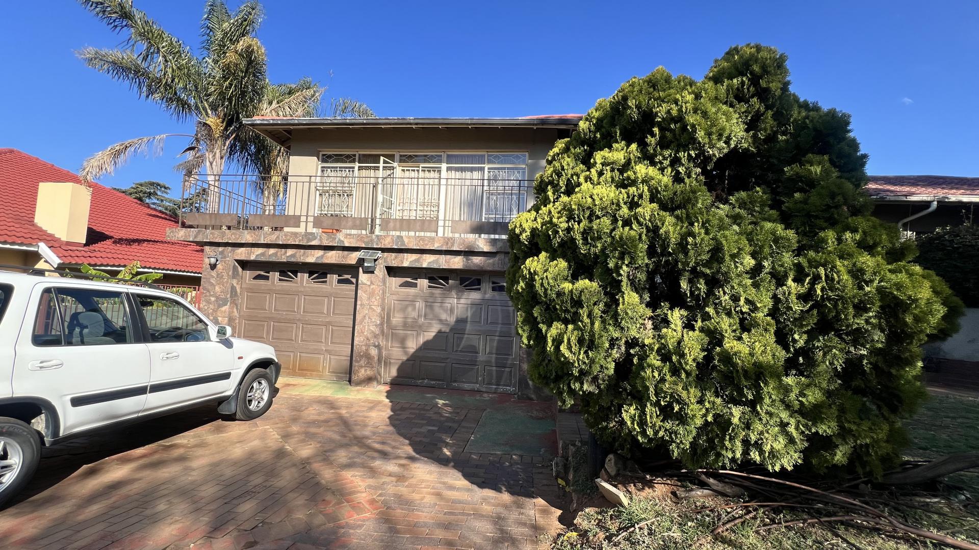 Garage of property in Winchester Hills