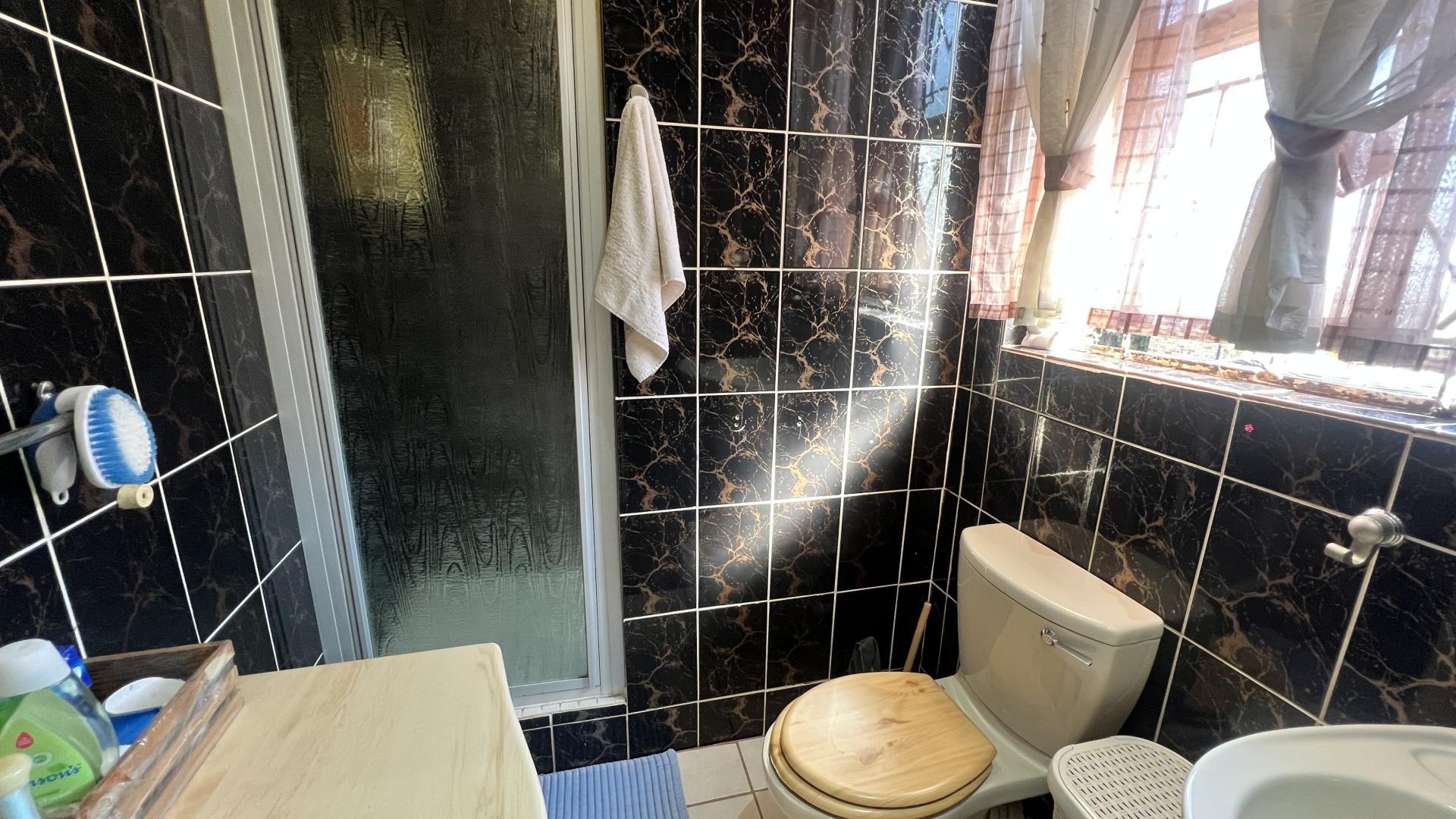 Bathroom 2 of property in Winchester Hills