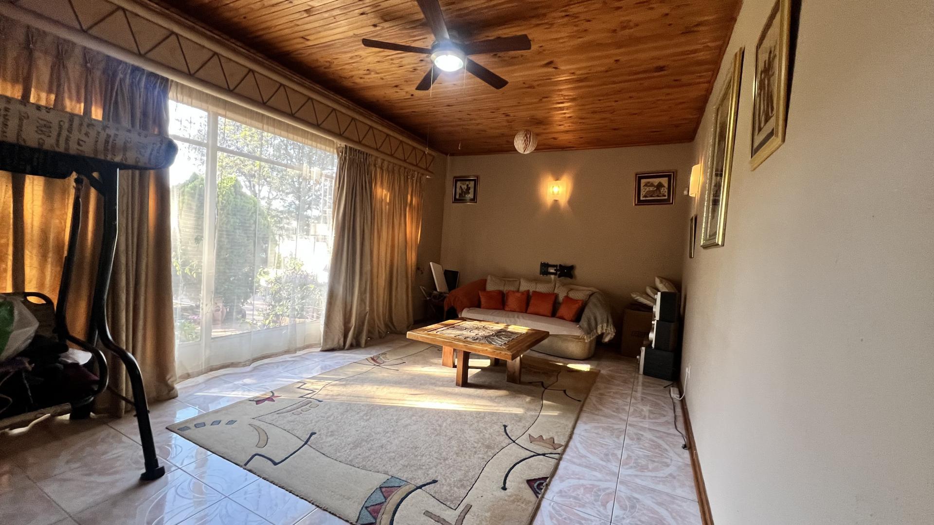 Lounges of property in Winchester Hills
