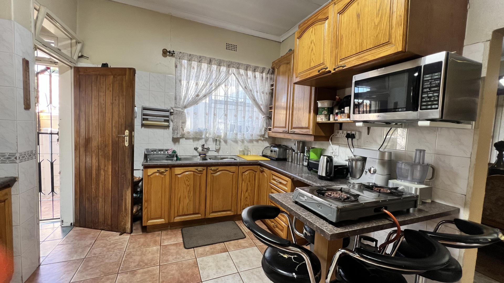 Kitchen of property in Winchester Hills