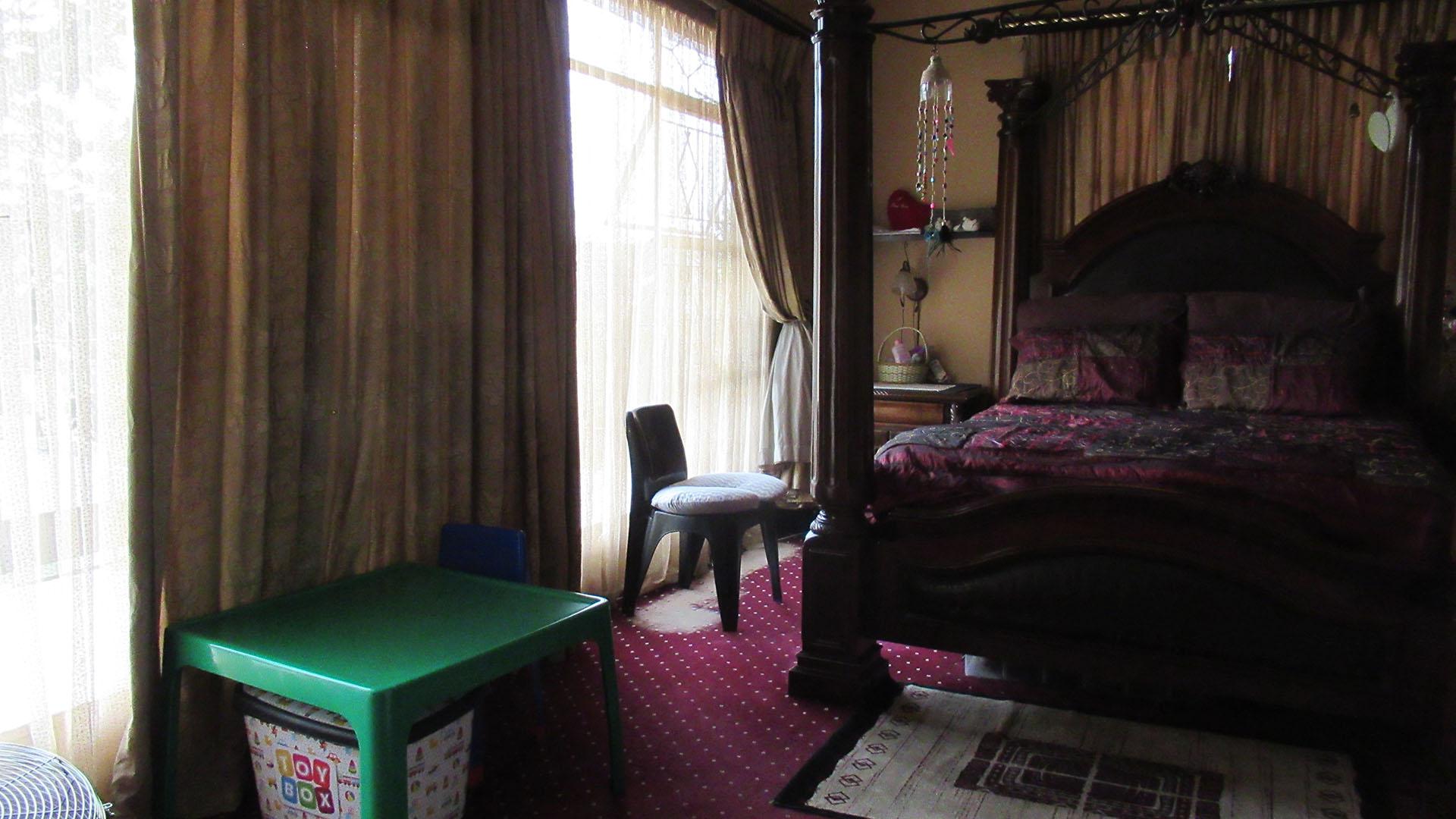 Main Bedroom - 30 square meters of property in Winchester Hills