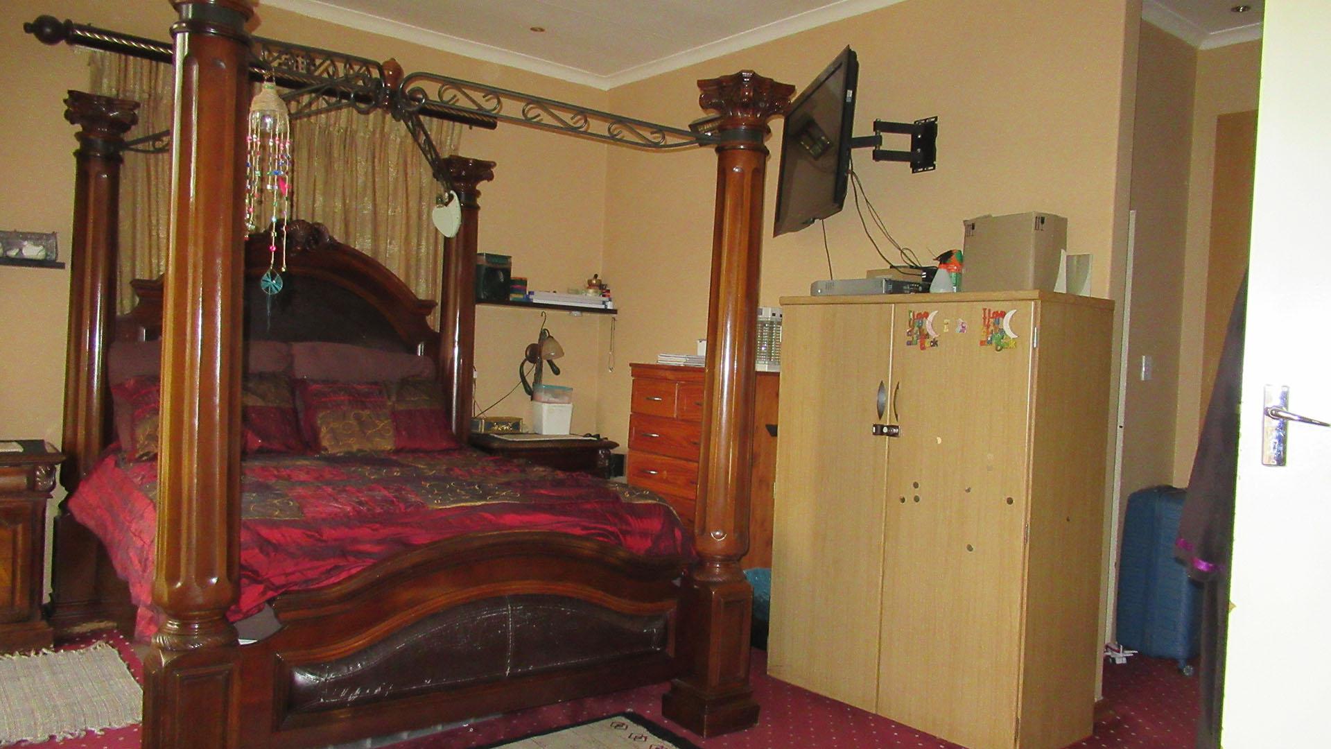 Main Bedroom - 30 square meters of property in Winchester Hills