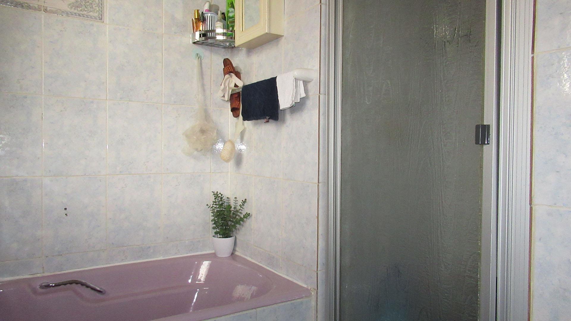 Main Bathroom - 8 square meters of property in Winchester Hills