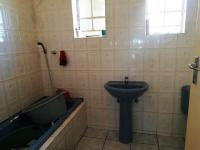 Bathroom 1 - 6 square meters of property in Unigray