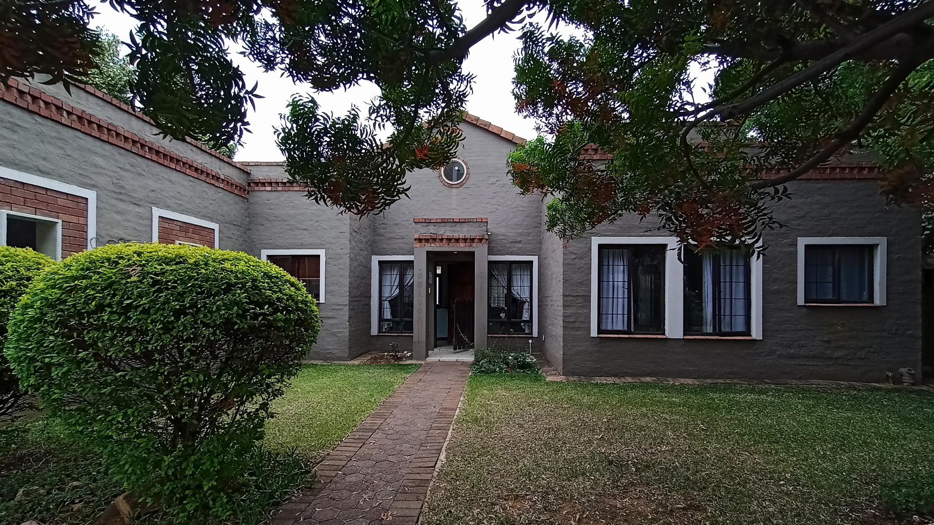 Front View of property in Waterval East