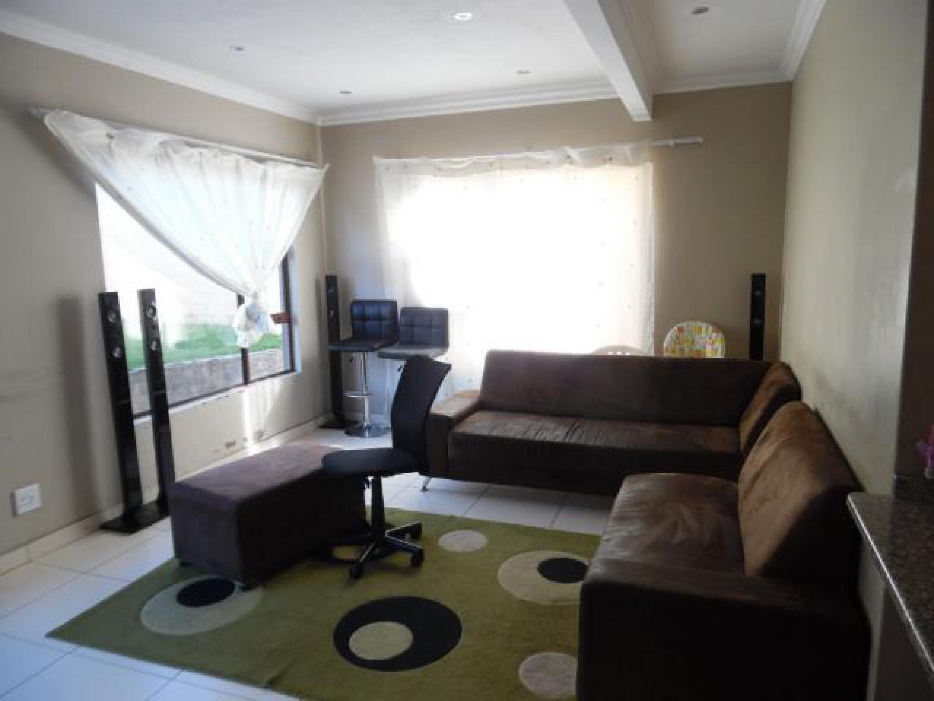 Lounges of property in Signal Hill (KZN)