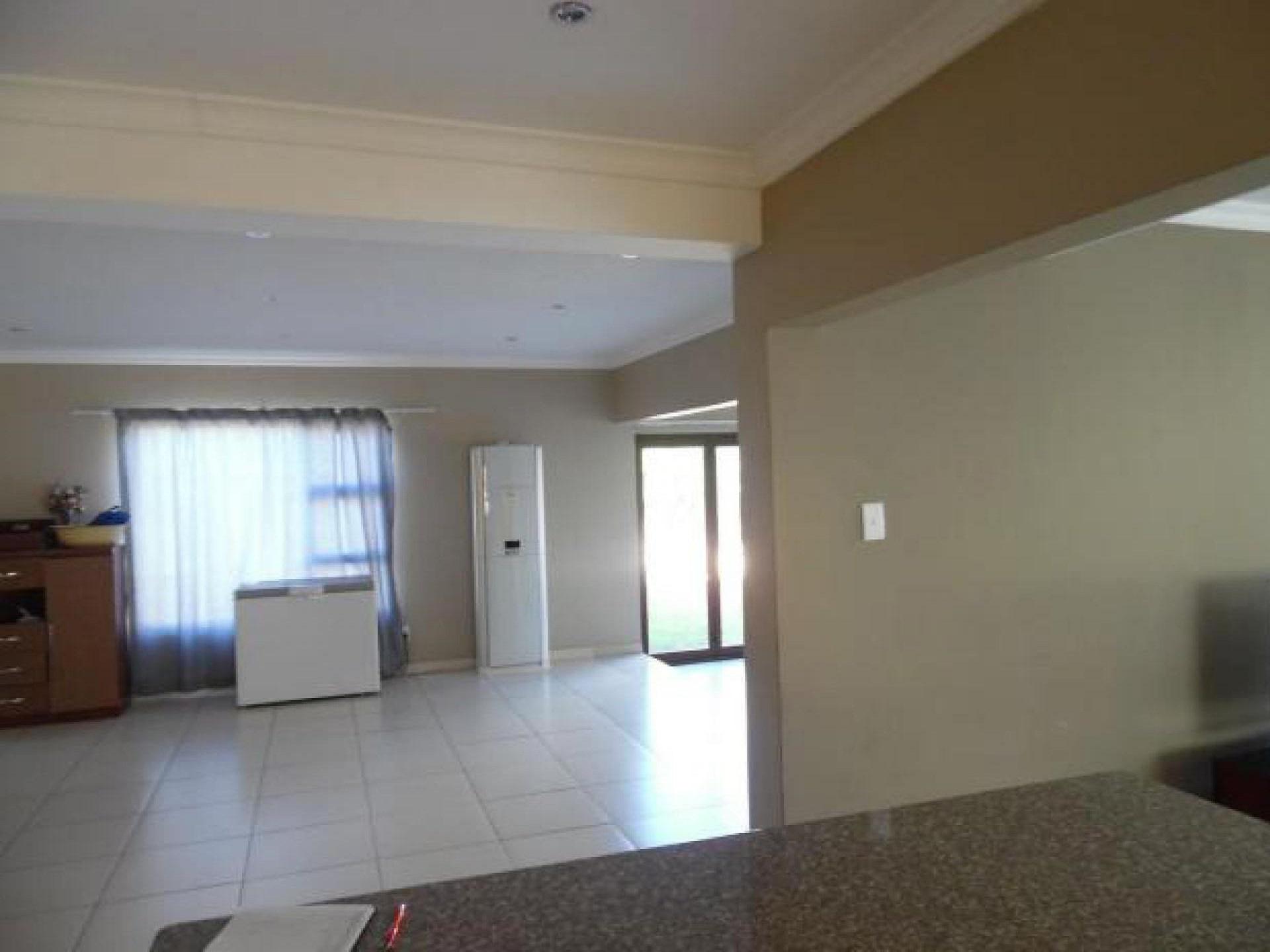 Lounges of property in Signal Hill (KZN)