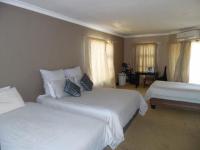 Bed Room 1 of property in Signal Hill (KZN)