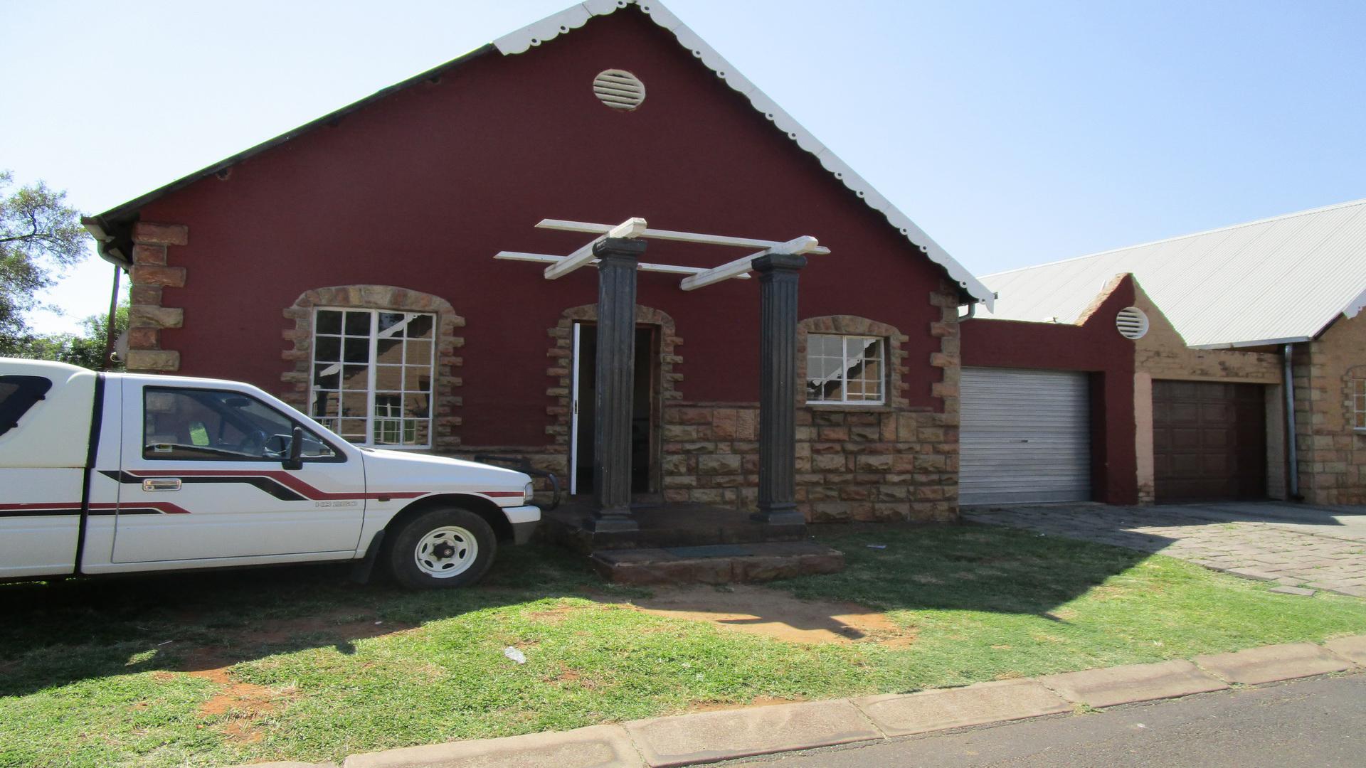 Front View of property in Emalahleni (Witbank) 