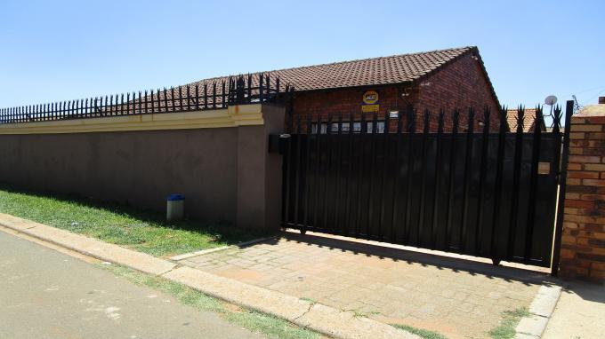 3 Bedroom House for Sale For Sale in Eldorado Park AH - Private Sale - MR279571