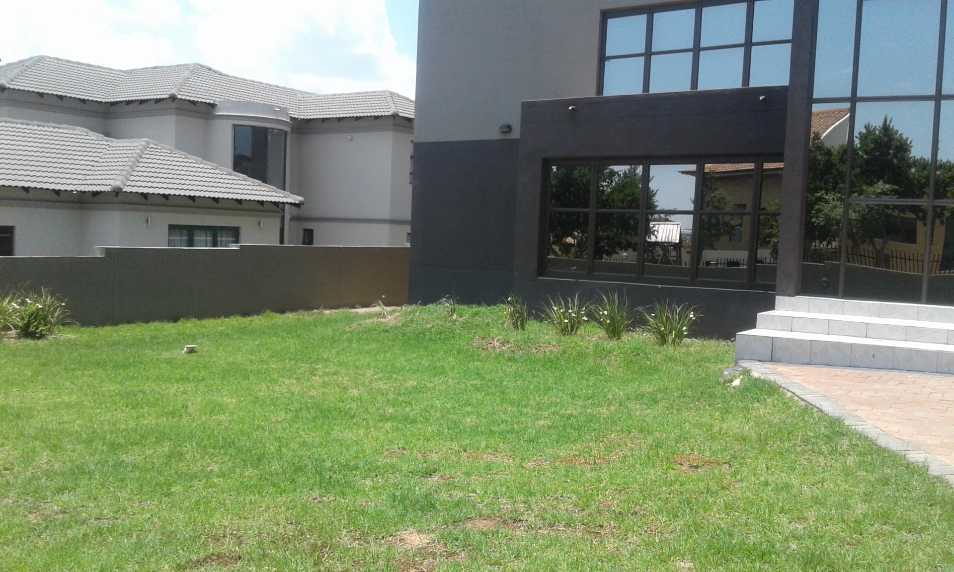 5 Bedroom House for Sale For Sale in Crescent Wood Country E