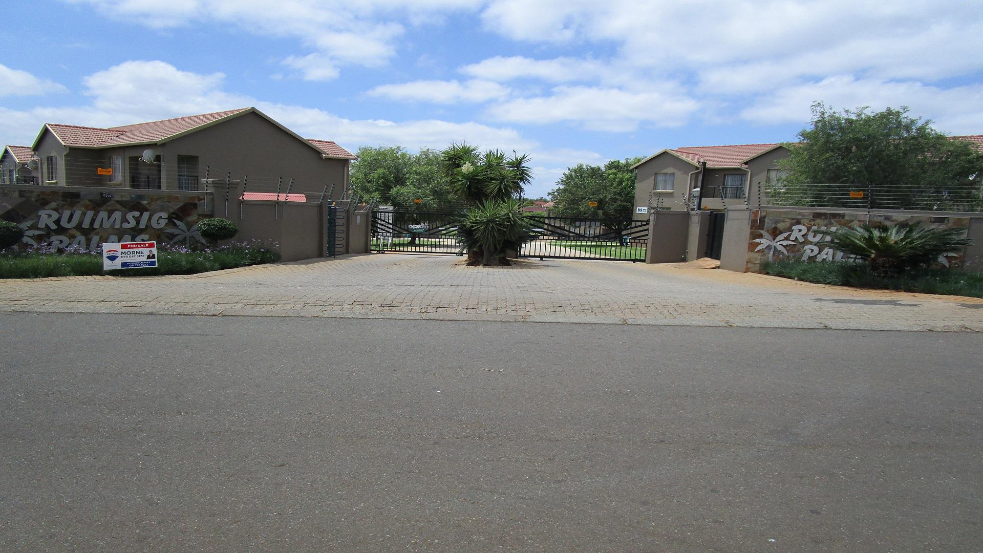 Front View of property in Willowbrook