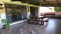 Patio - 61 square meters of property in Brackendowns