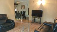 Lounges - 24 square meters of property in Ravenswood
