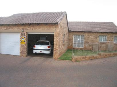 3 Bedroom Simplex for Sale For Sale in Mooikloof - Home Sell - MR28097