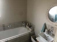 Bathroom 1 - 5 square meters of property in Waterkloof (Rustenburg)