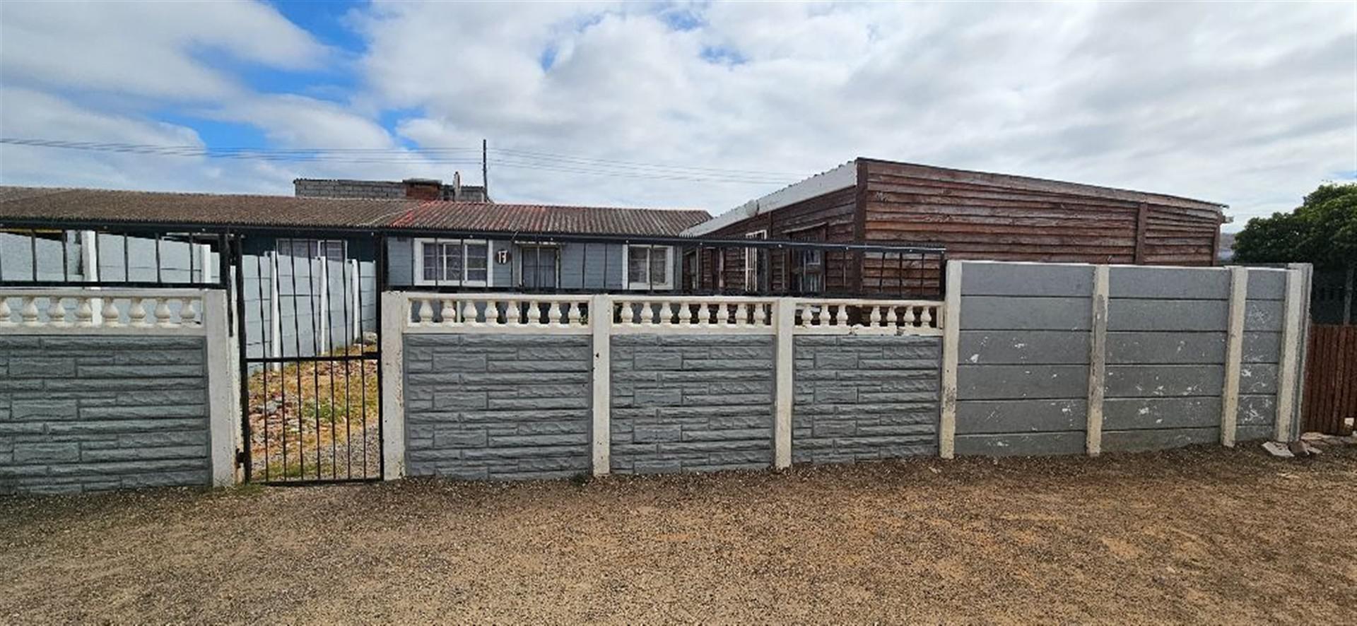 Front View of property in Retreat