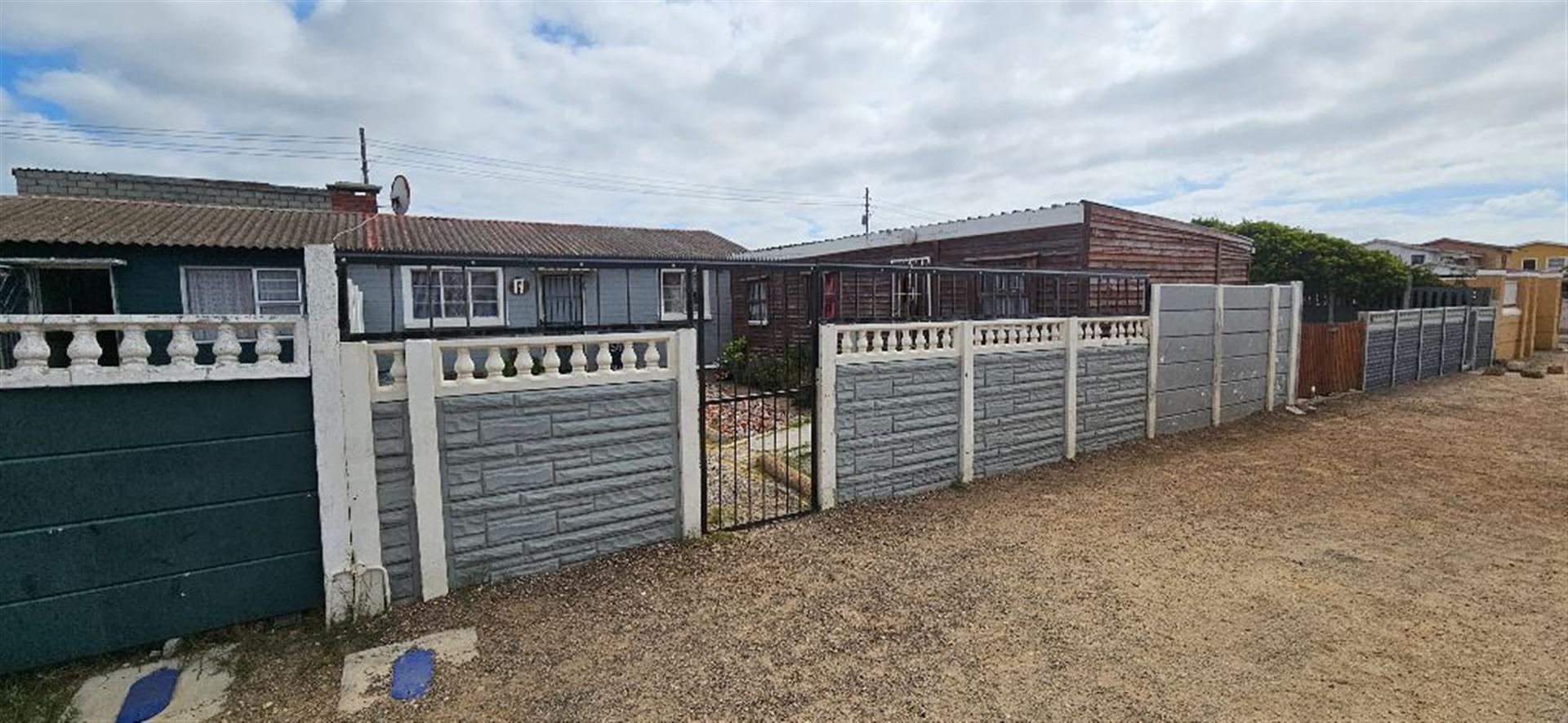 Front View of property in Retreat