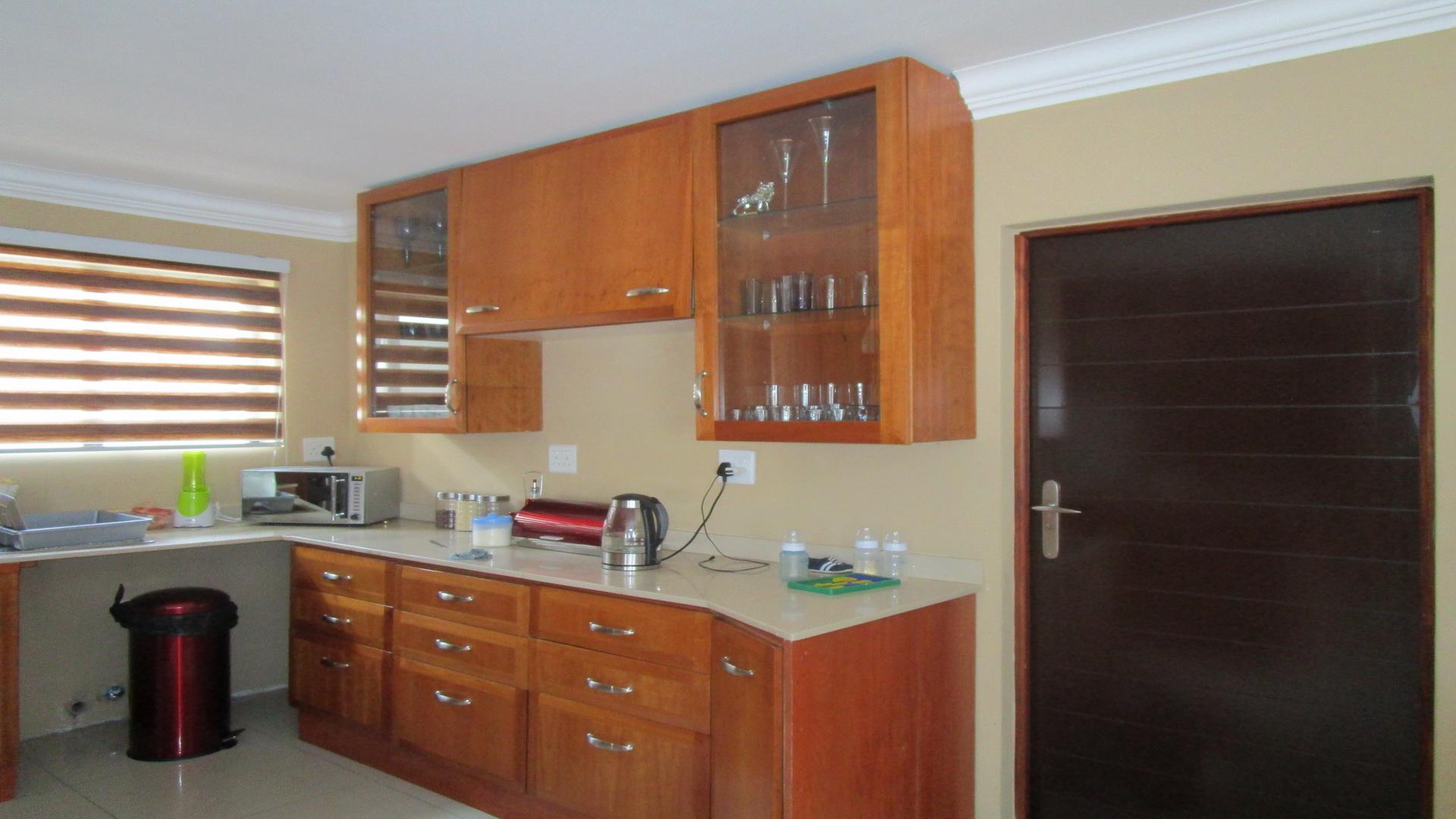 Kitchen - 17 square meters of property in Sagewood