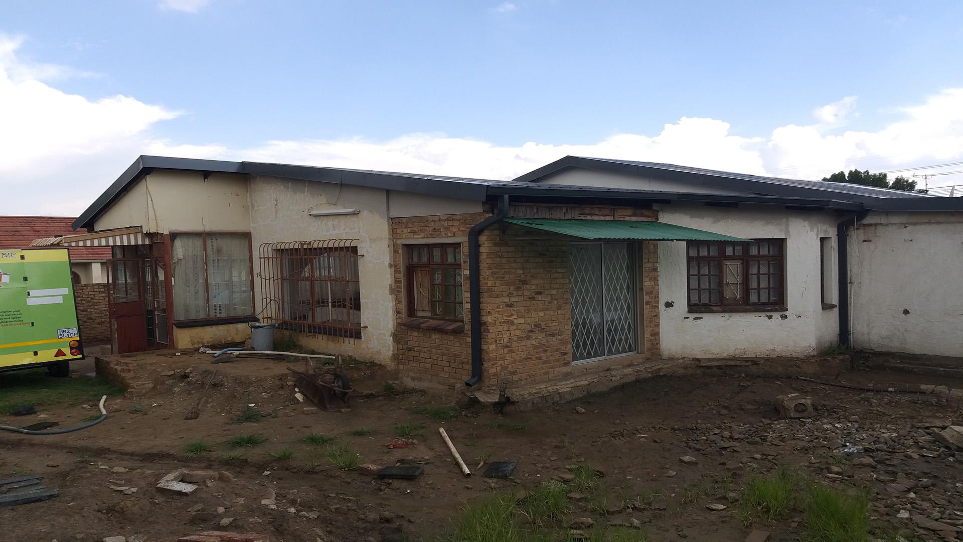 Front View of property in Kempton Park