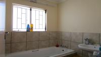 Bathroom 1 - 6 square meters of property in Klarinet