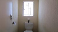 Bathroom 1 - 6 square meters of property in Klarinet