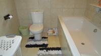 Main Bathroom - 6 square meters of property in Crestholme