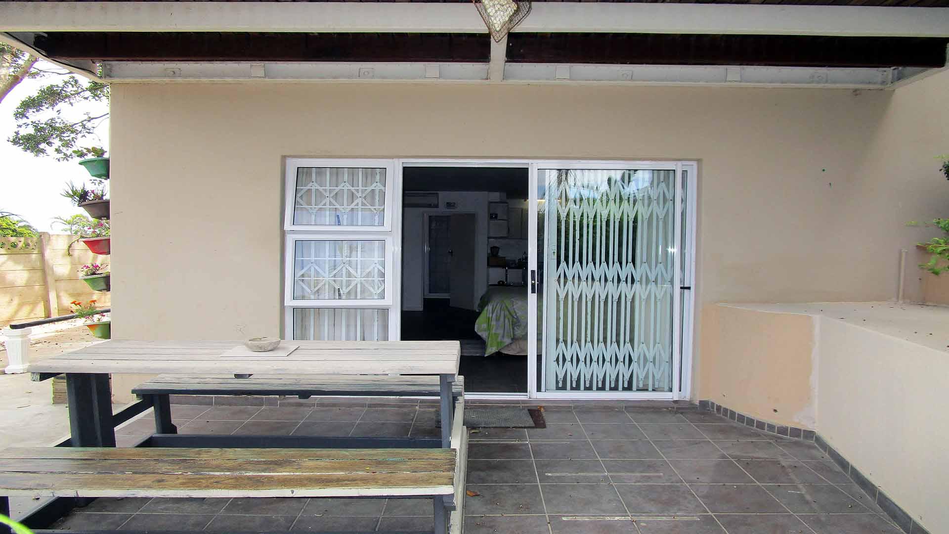 Patio - 19 square meters of property in Zinkwazi