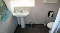 Main Bathroom - 19 square meters of property in Zinkwazi
