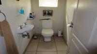 Guest Toilet - 3 square meters of property in Zinkwazi