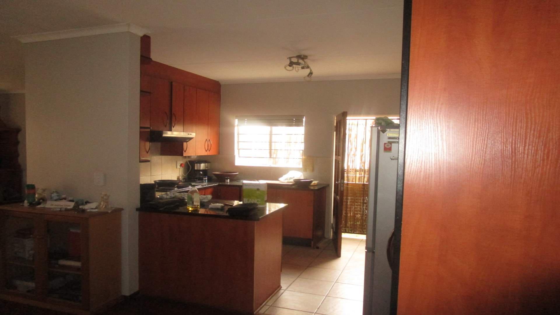 Kitchen - 9 square meters of property in Zandspruit