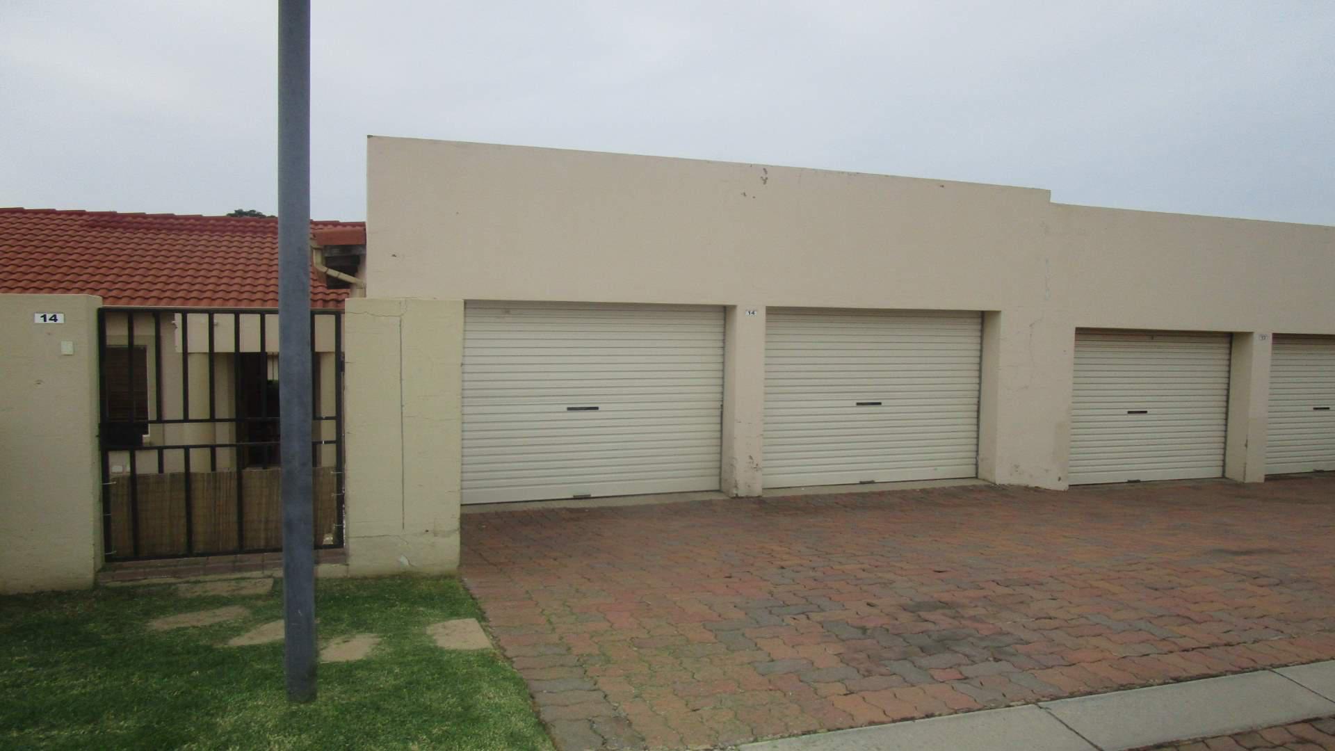 Front View of property in Zandspruit