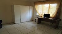 Main Bedroom - 15 square meters of property in Kenville