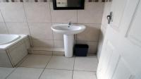 Main Bathroom - 5 square meters of property in Kenville