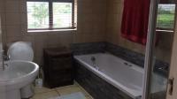 Bathroom 1 - 8 square meters of property in Hermanus