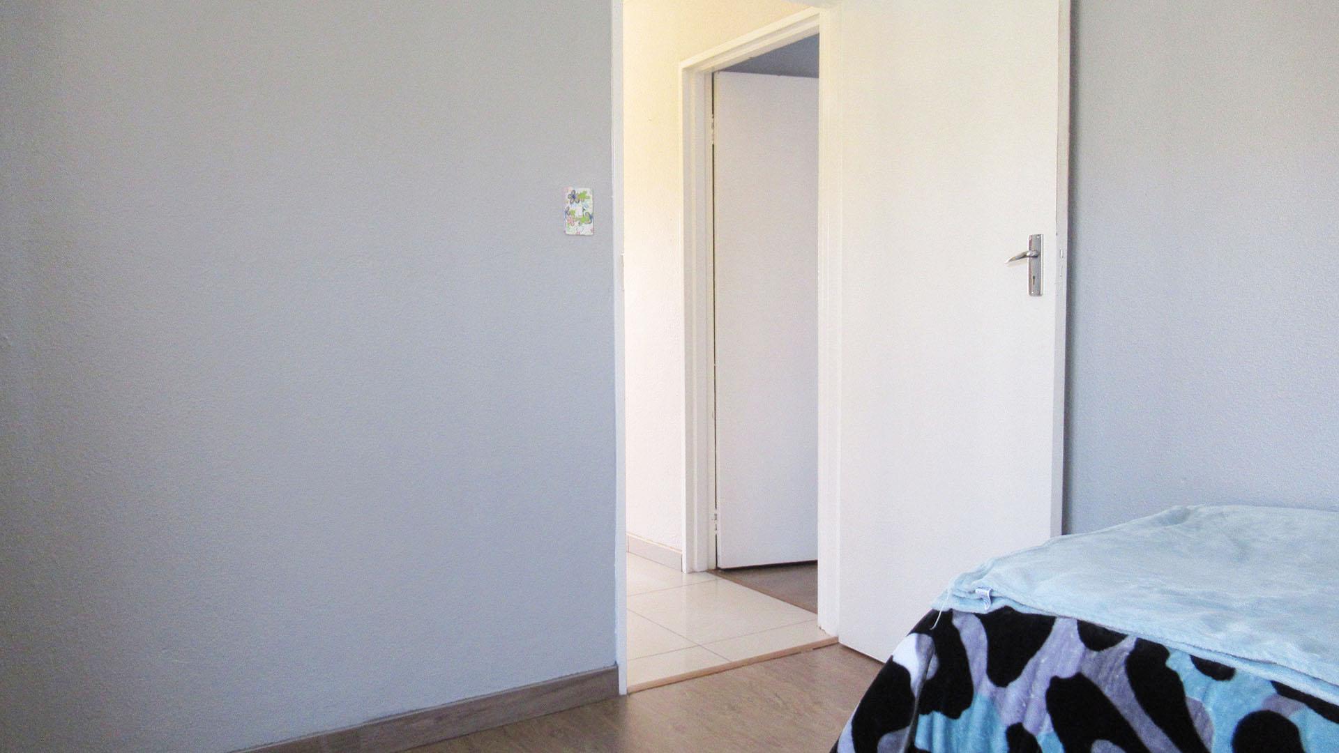 Bed Room 1 - 10 square meters of property in Naturena