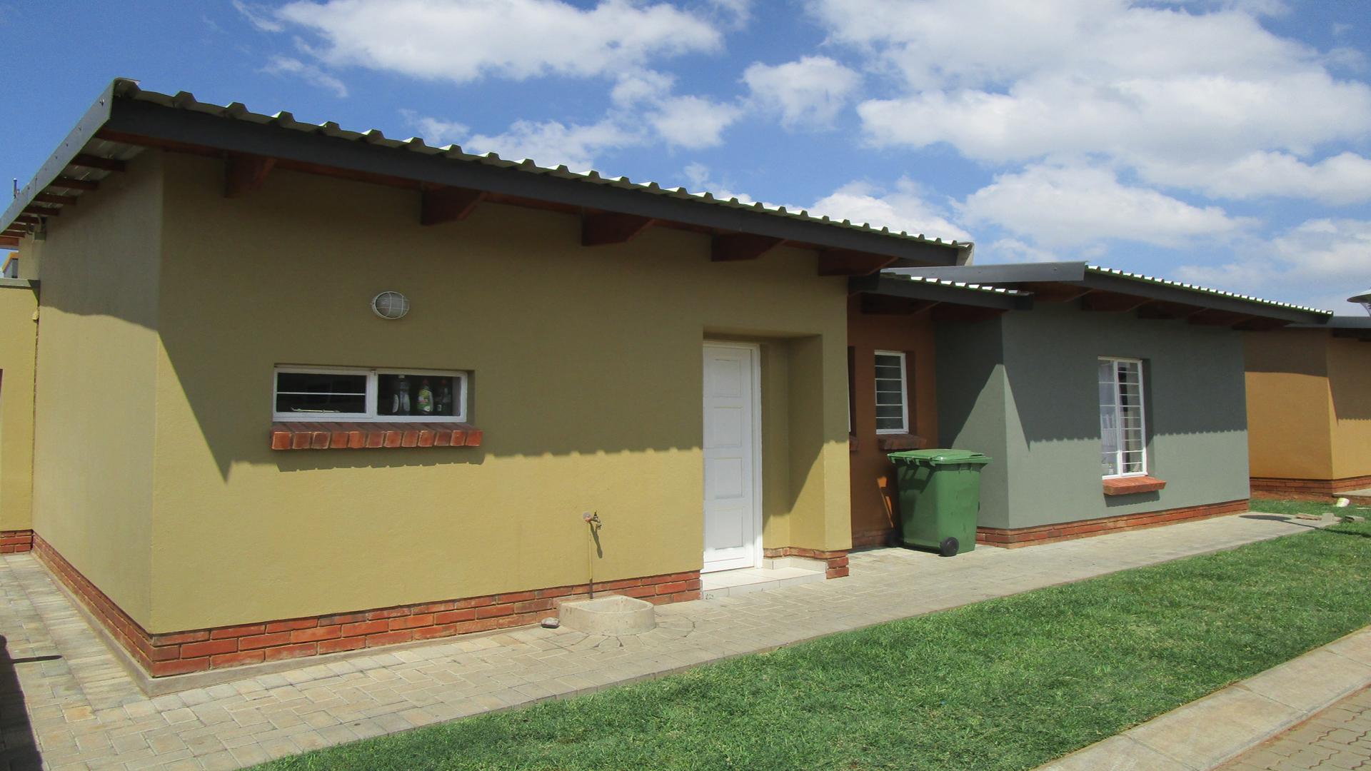 Front View of property in Waterval East