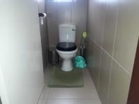 Bathroom 1 - 9 square meters of property in Tedstone Ville