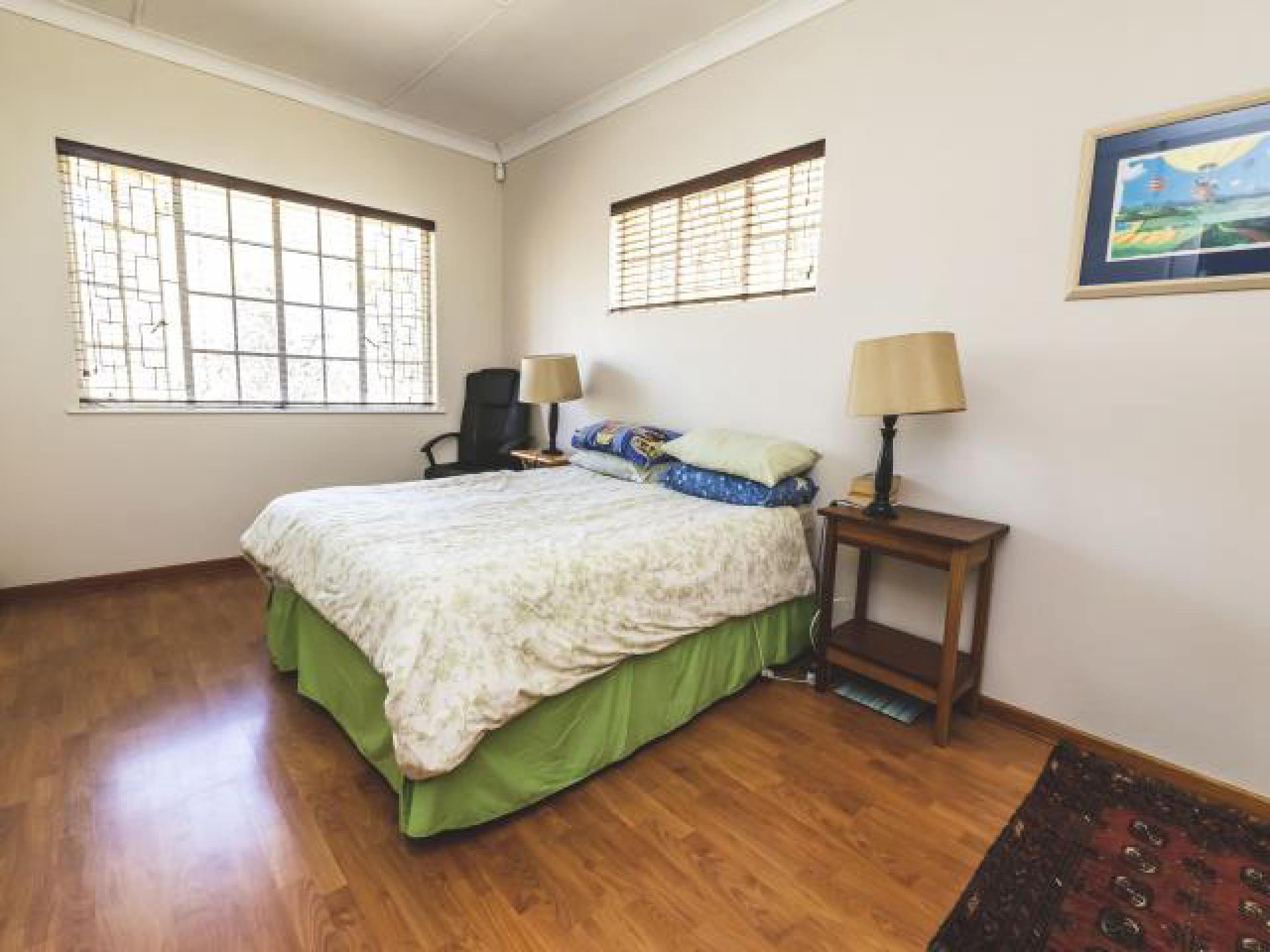 Bed Room 1 of property in Beacon Bay