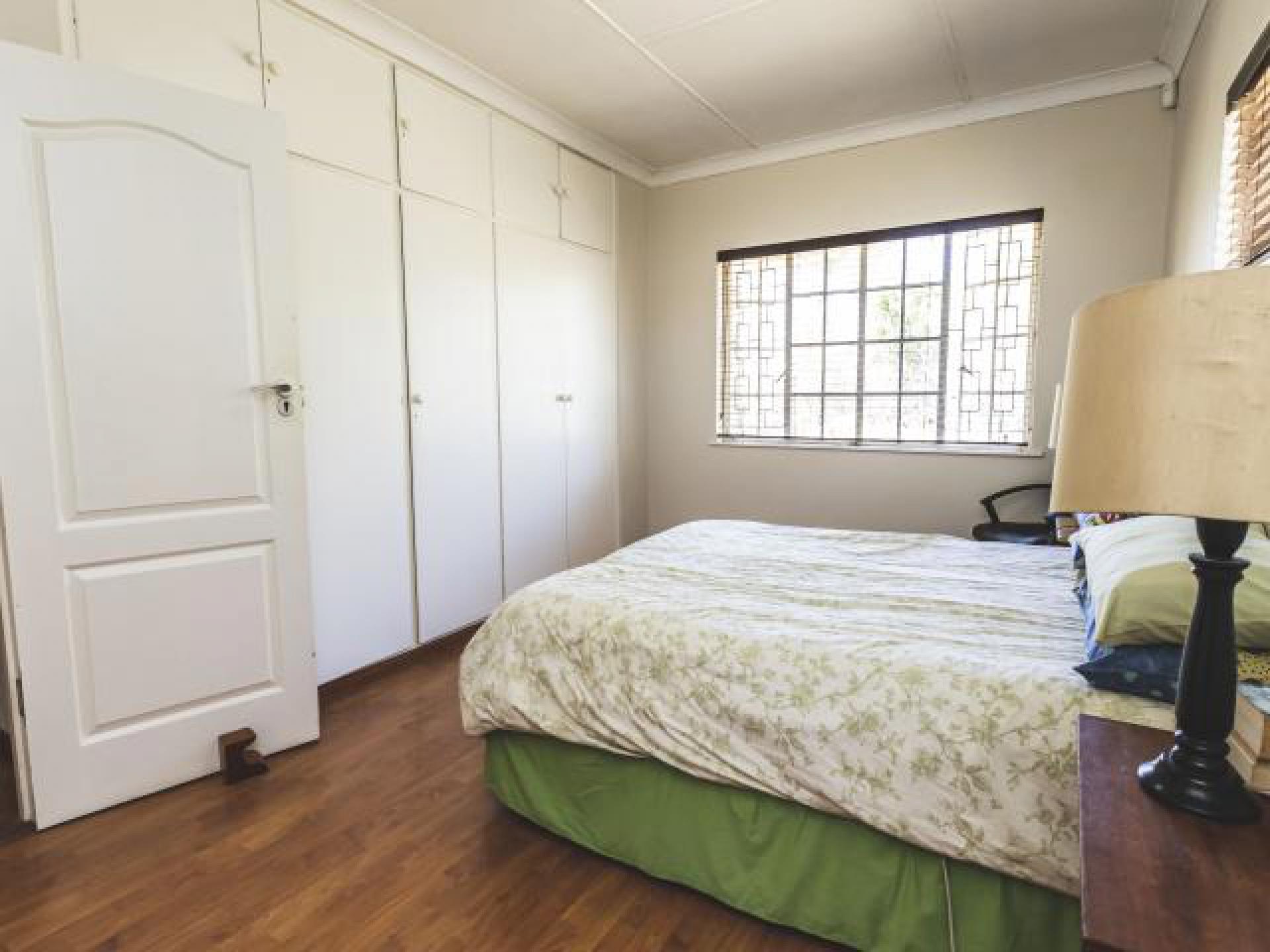 Bed Room 1 of property in Beacon Bay