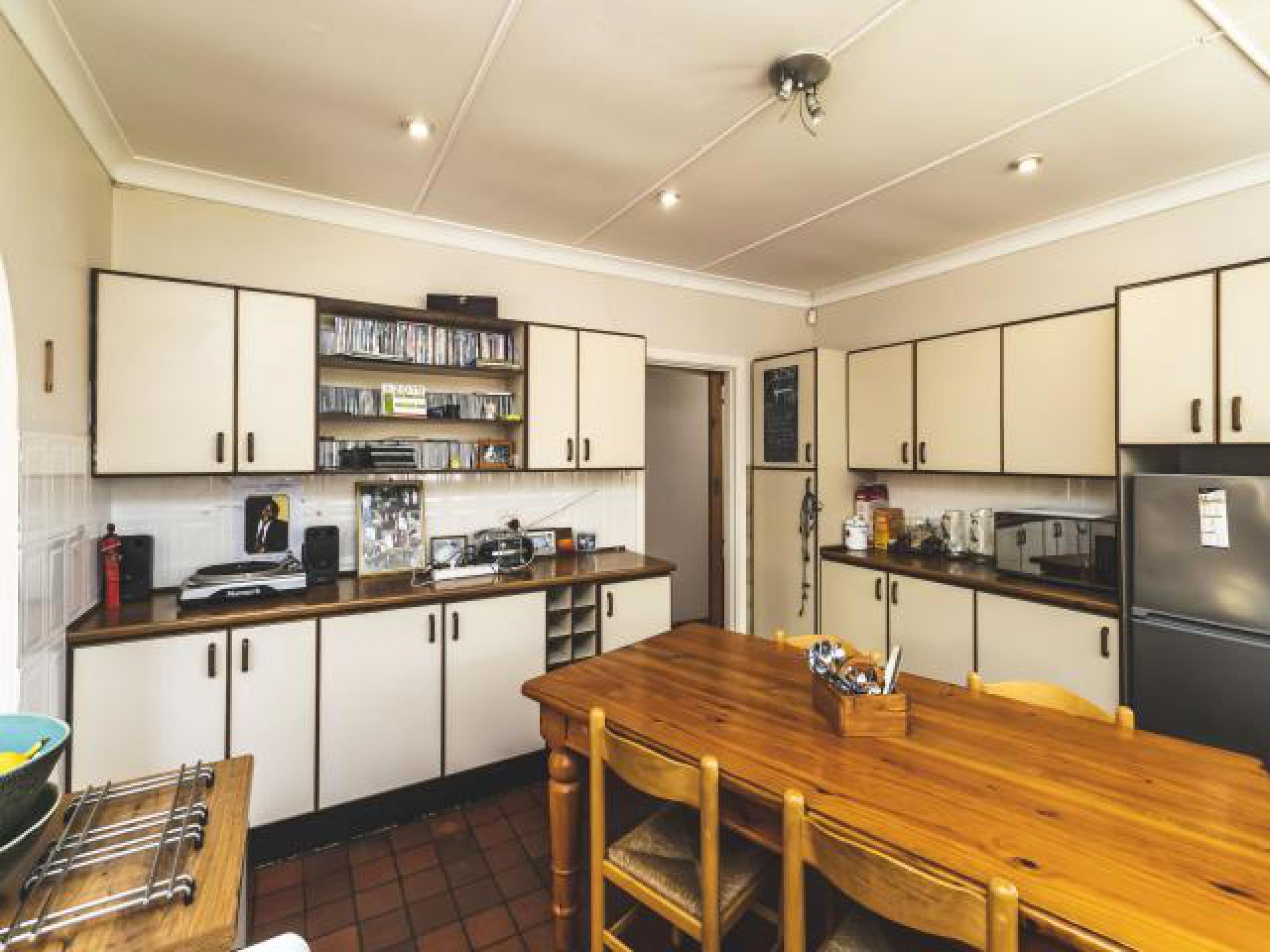 Kitchen of property in Beacon Bay