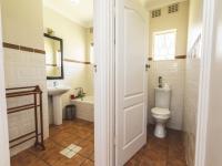 Bathroom 1 of property in Beacon Bay