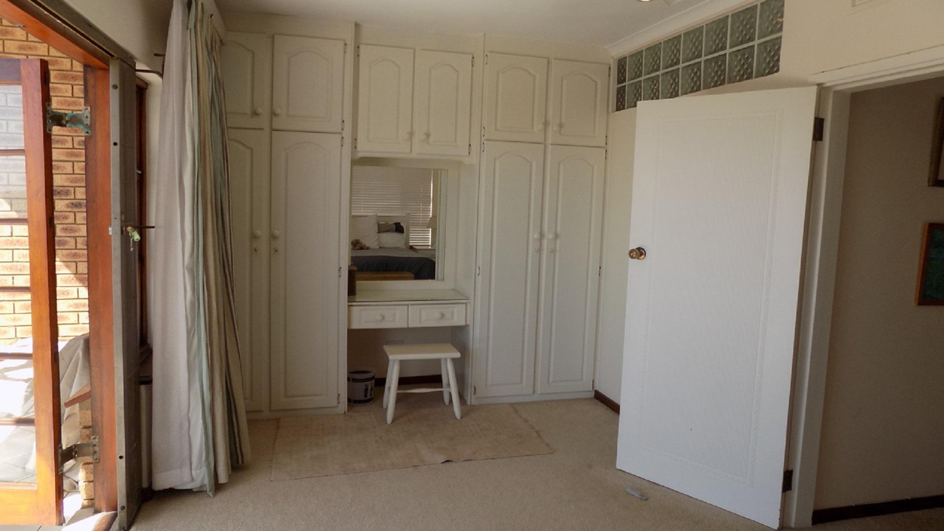 Main Bedroom - 18 square meters of property in Hibberdene