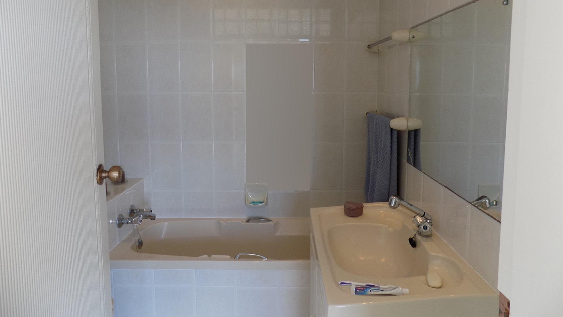 Main Bathroom - 5 square meters of property in Hibberdene