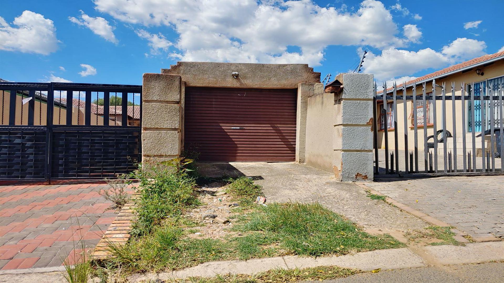 Front View of property in Cosmo City